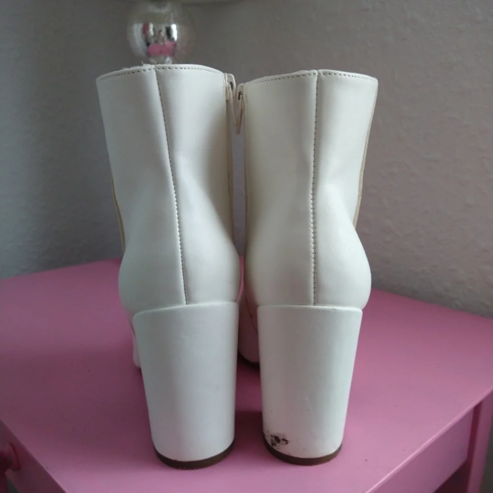 White ankle booties - Picture 4 of 7